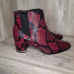 CALVIN KLEIN Womens burgundy Snake Goring Fioranna Round  Block Heel size 7.5